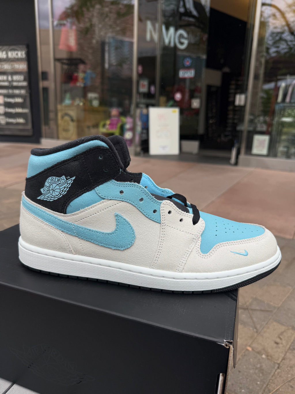 Jordan 1 mid blue chill