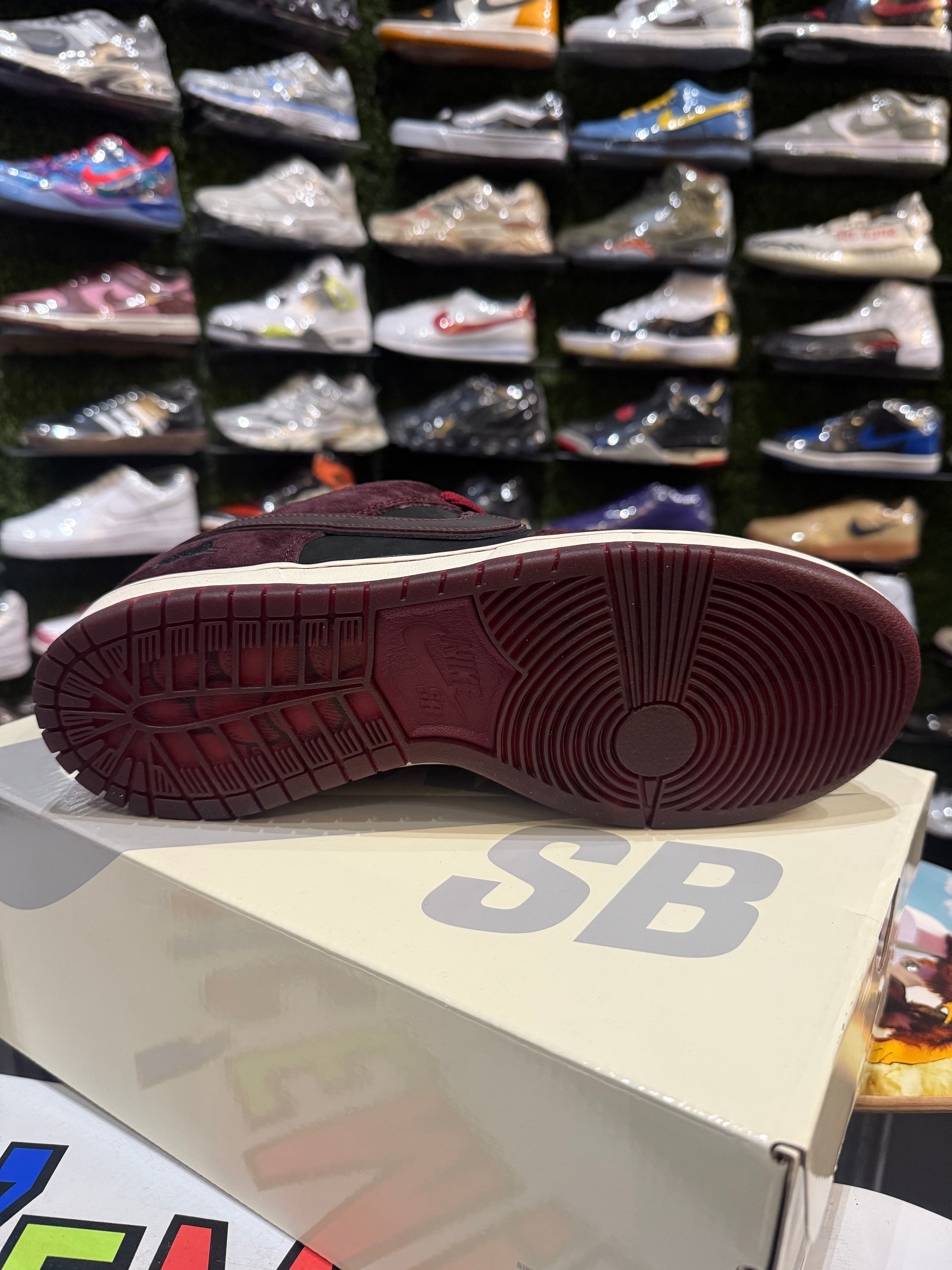 Dunk low riot skateboard