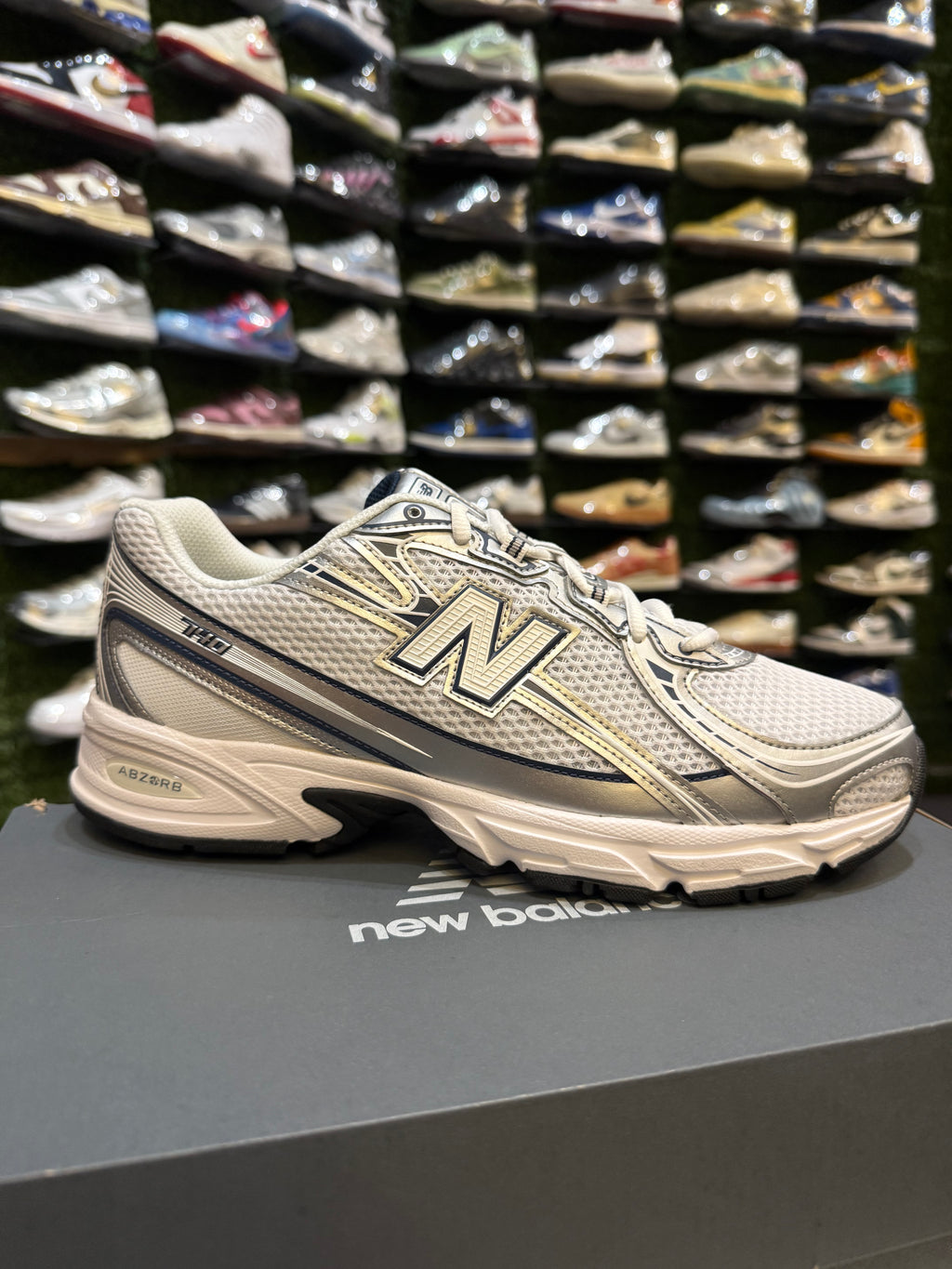 New balance 740