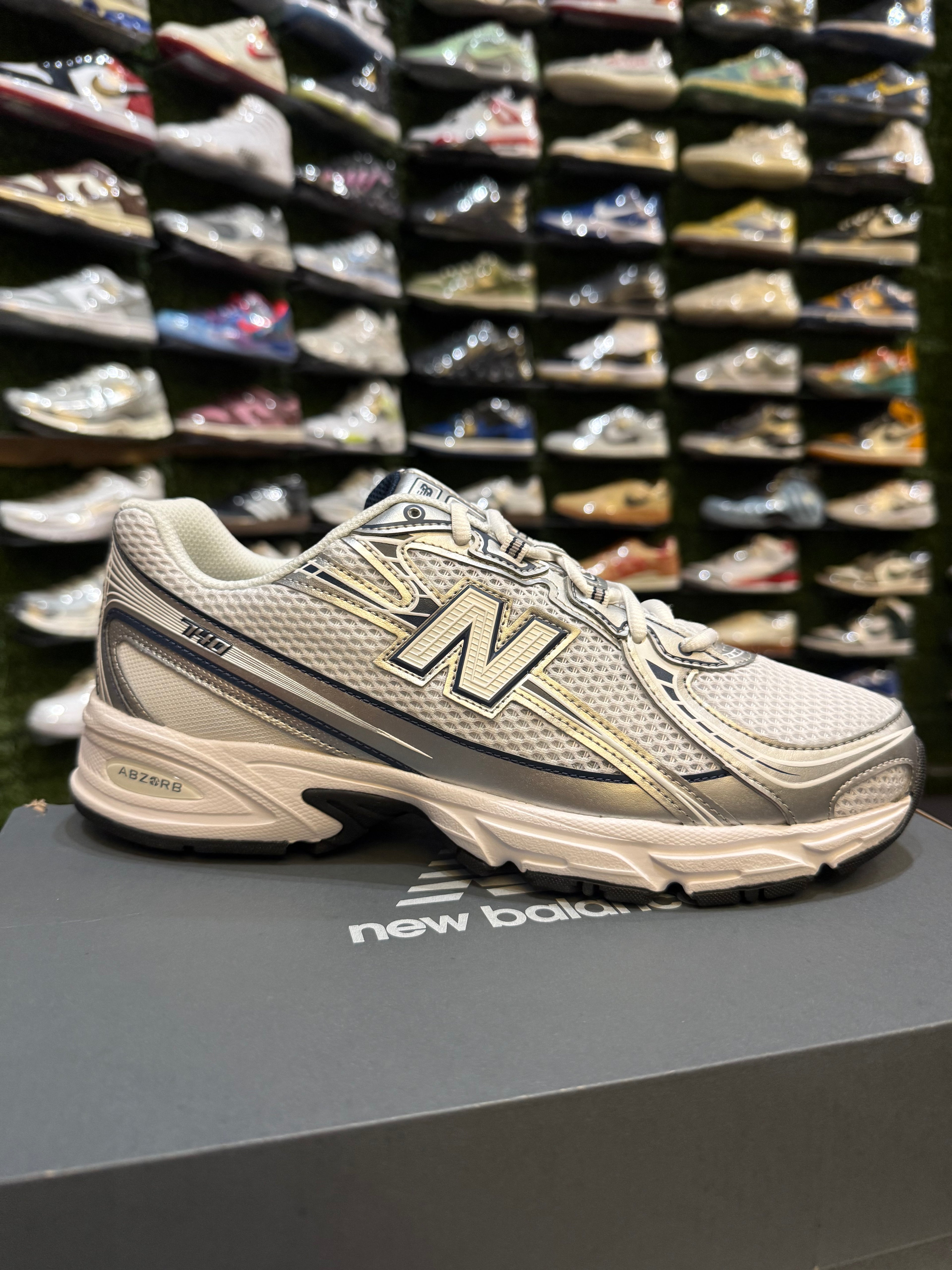 New balance 740