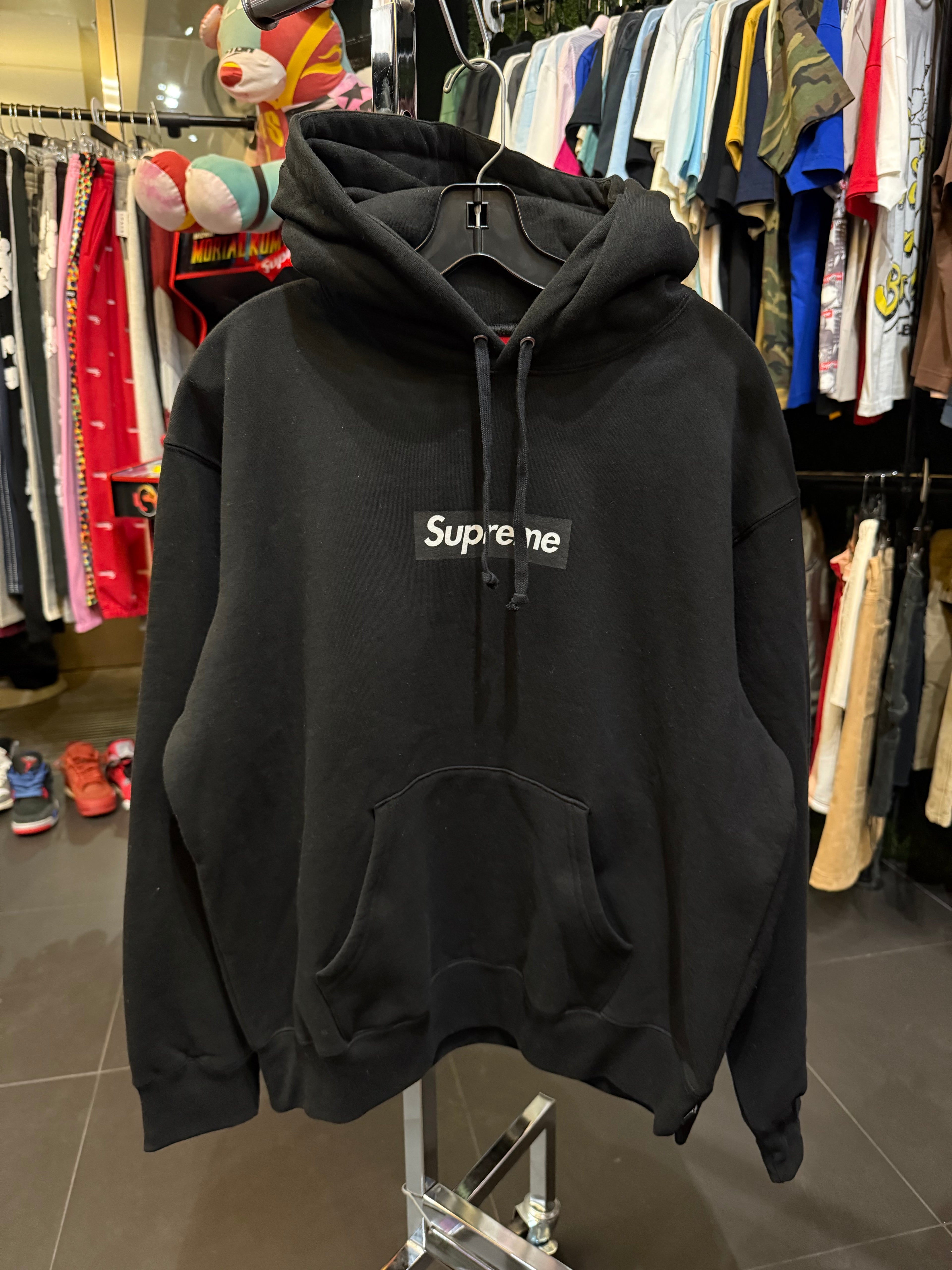 Supreme Hollywood box logo