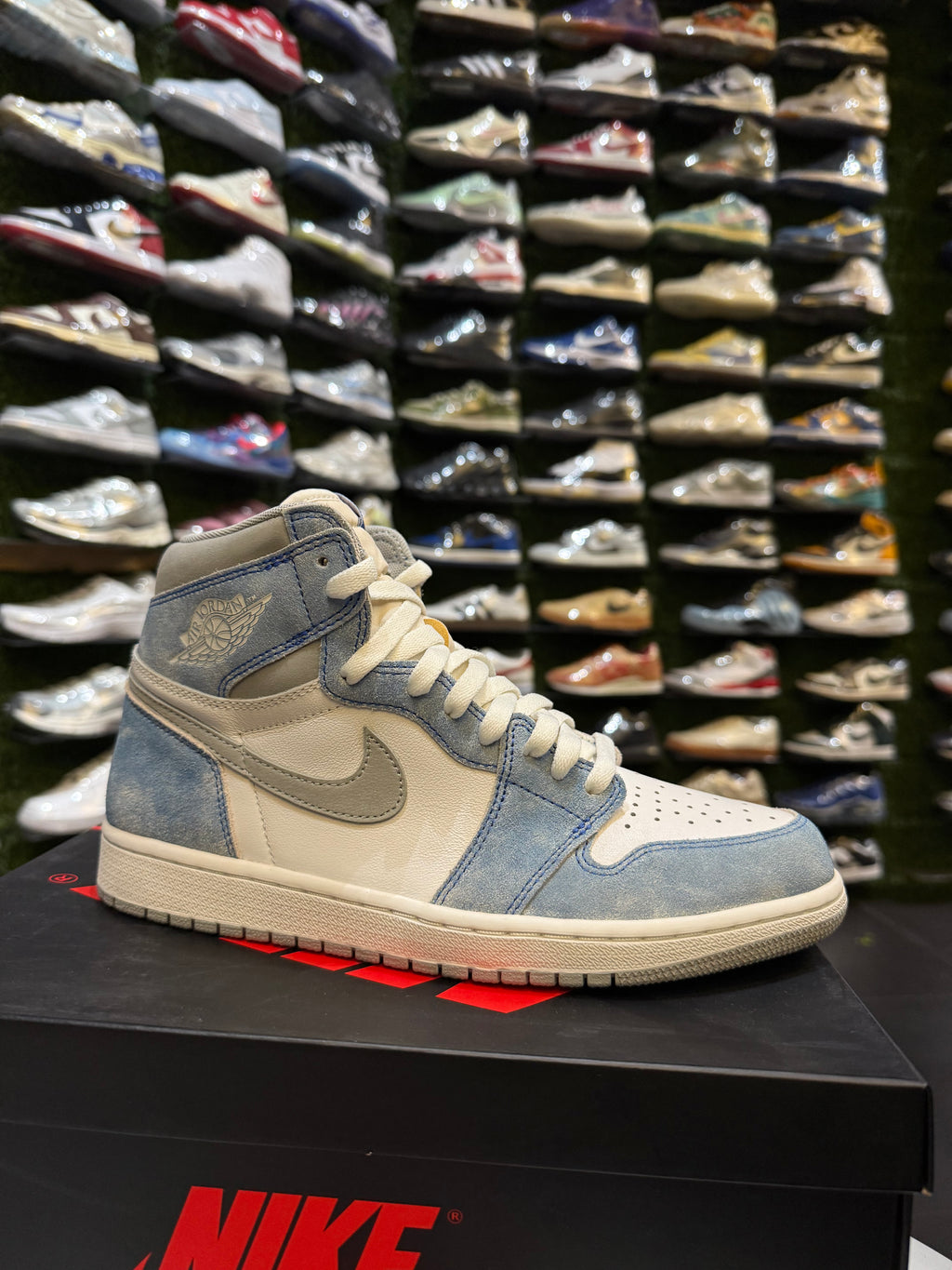 Jordan 1 hyper royal