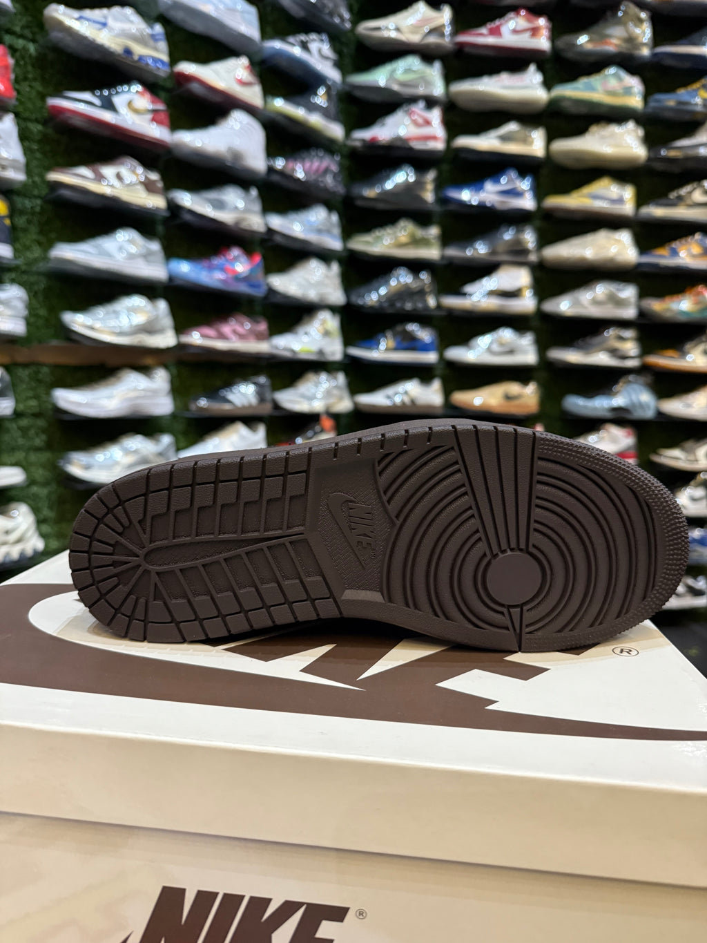 Jordan 1 low Travis velvet