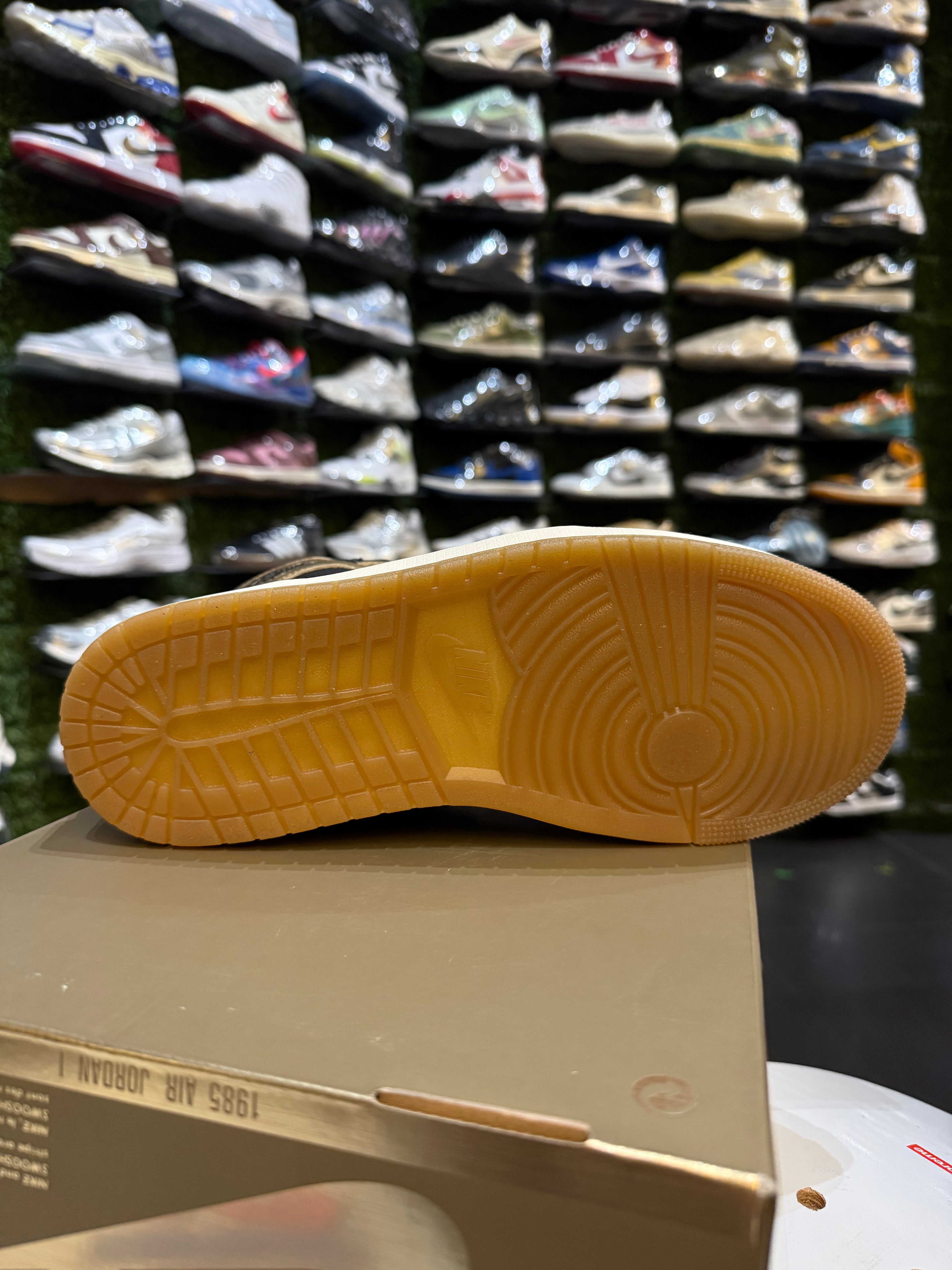 Jordan 1 metallic gold