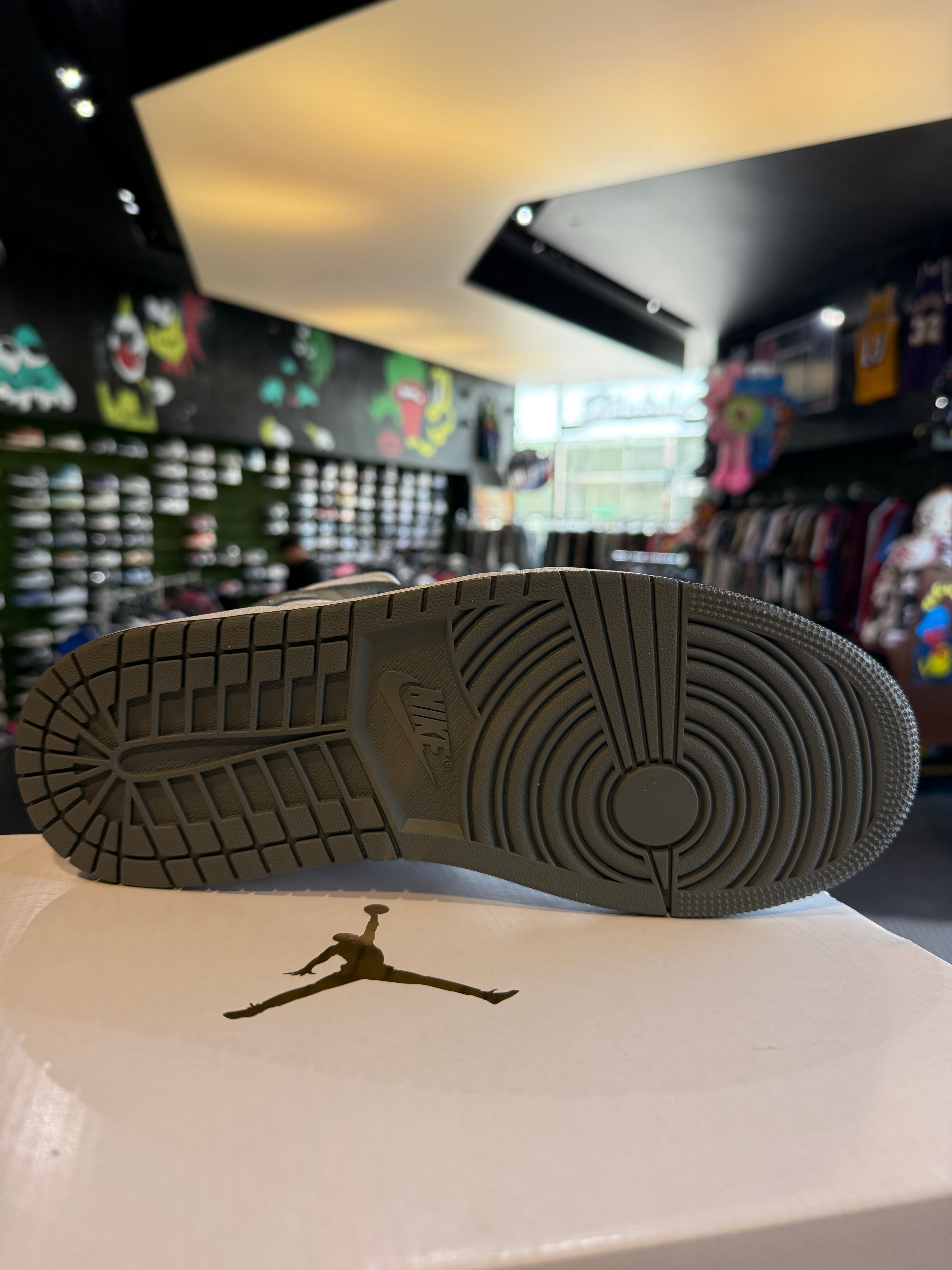 Jordan 1 mid smoke grey