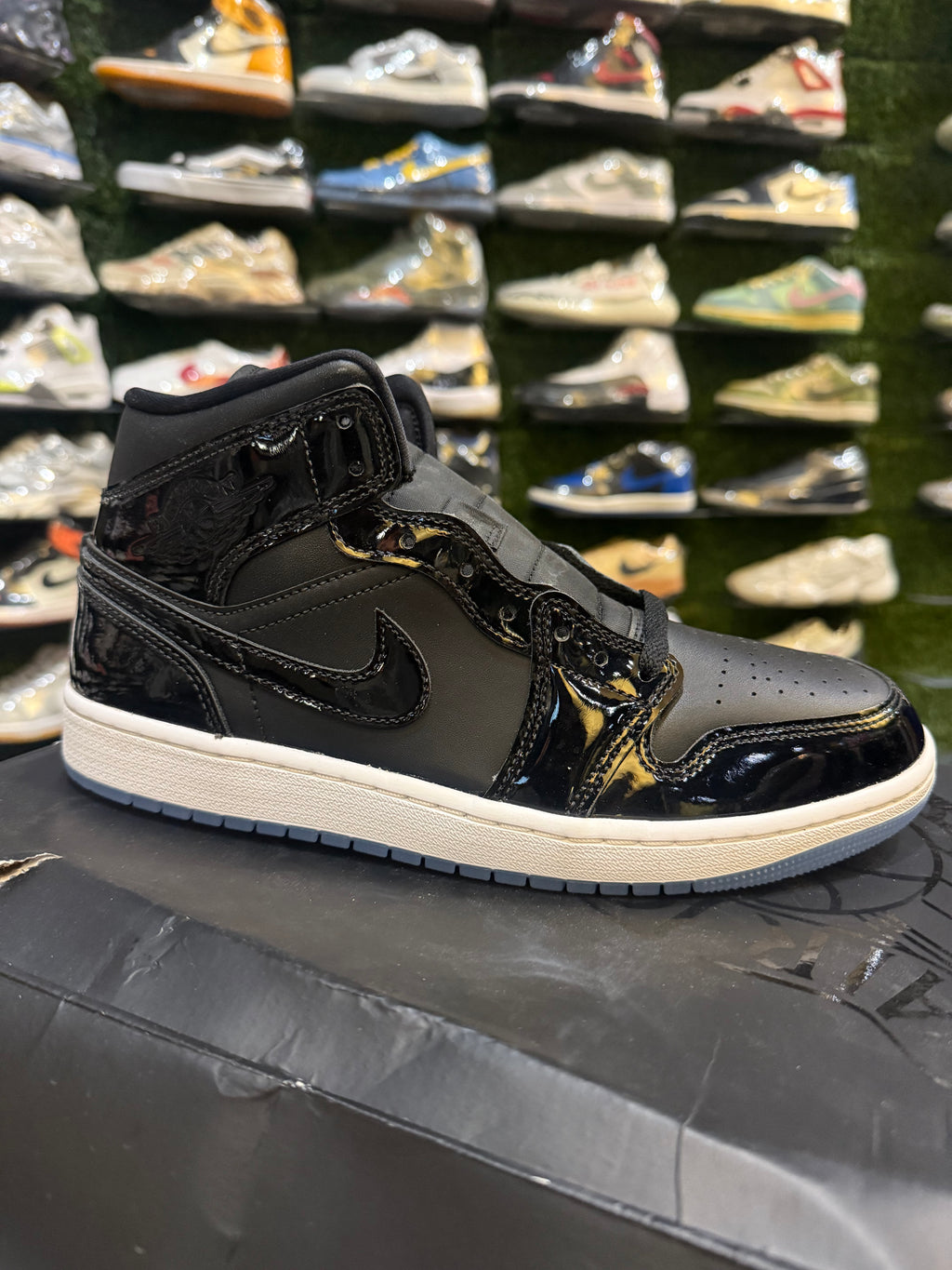 Jordan 1 mid space jam