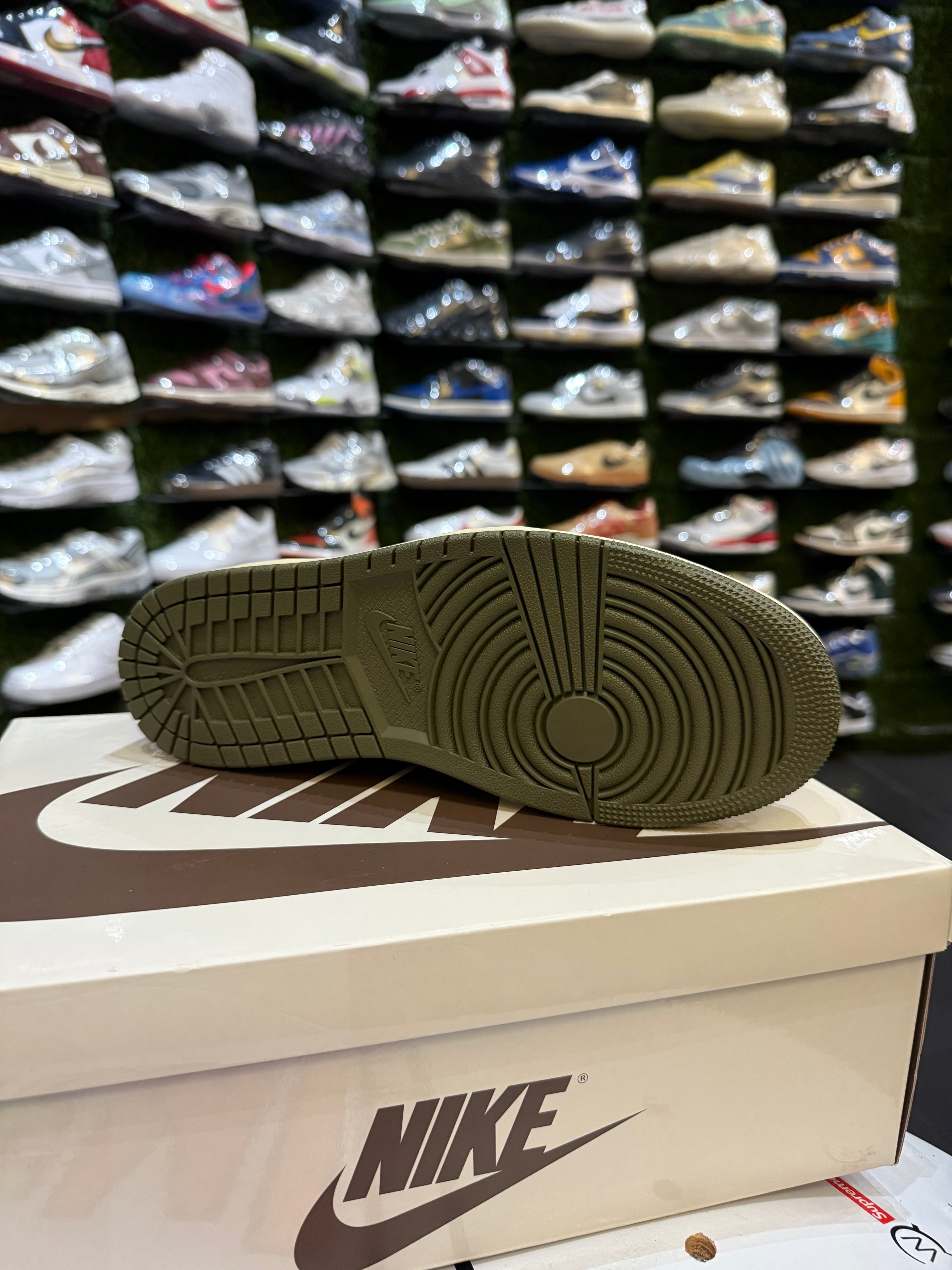 Jordan 1 low Travis olive
