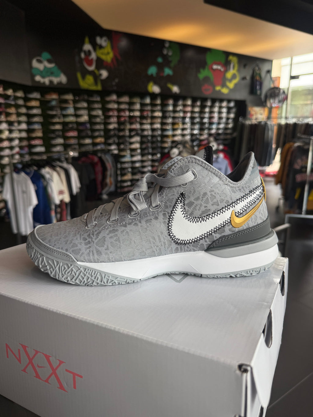 Nike lebron zoom grey metallic