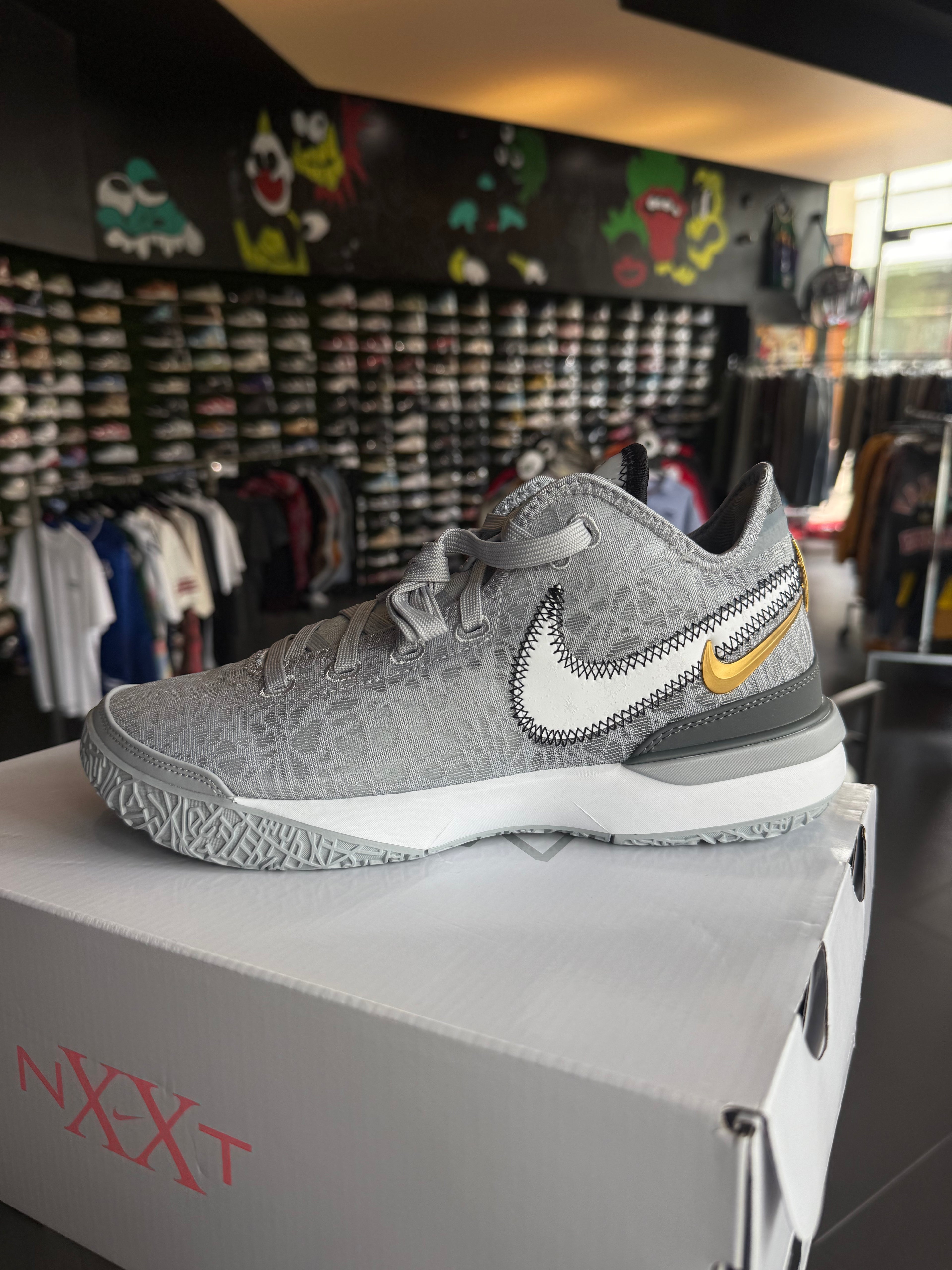 Nike lebron zoom grey metallic