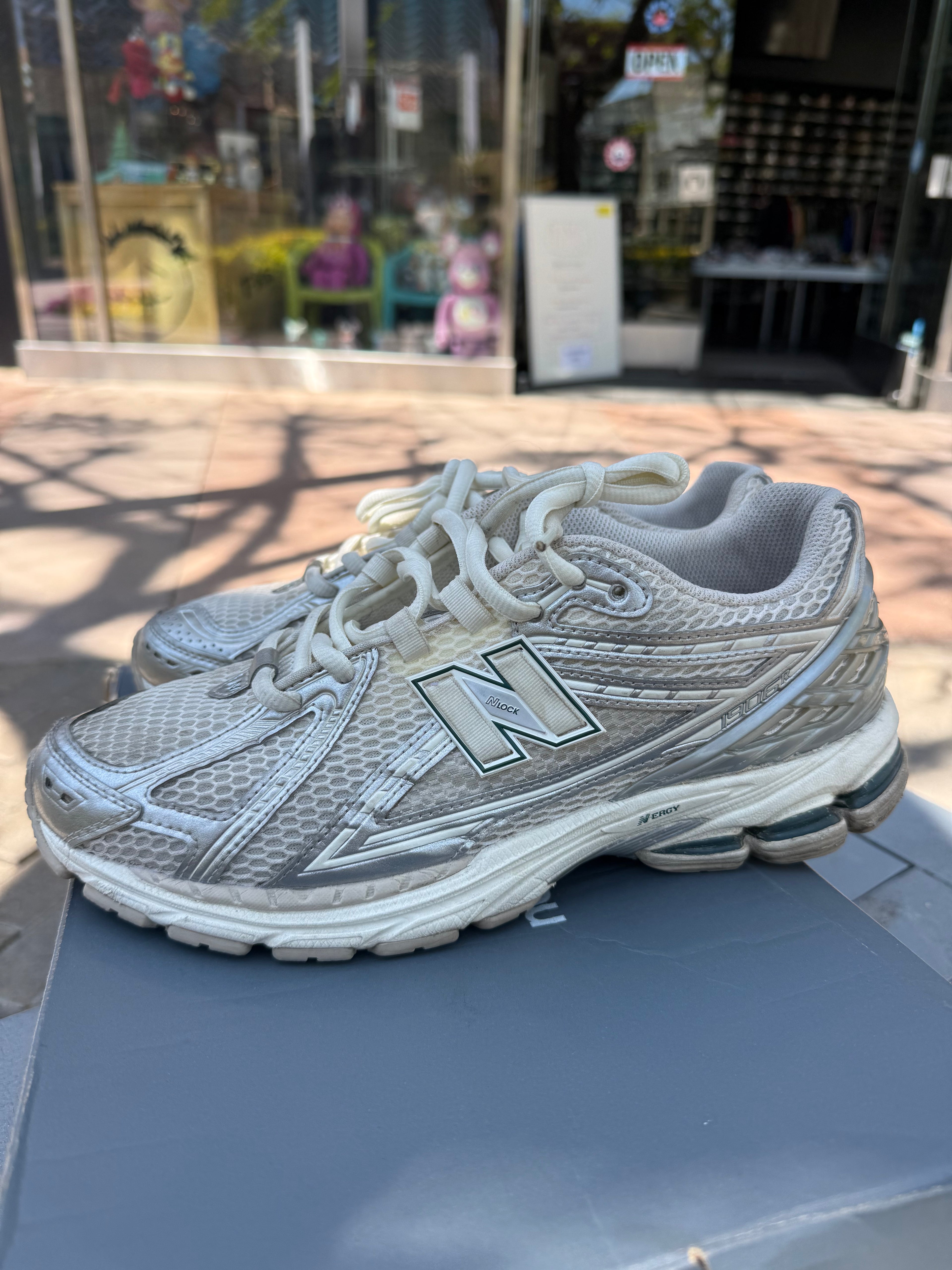 New balance 1906R