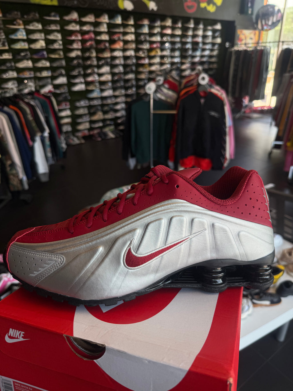 Nike shox r4 metallic silver