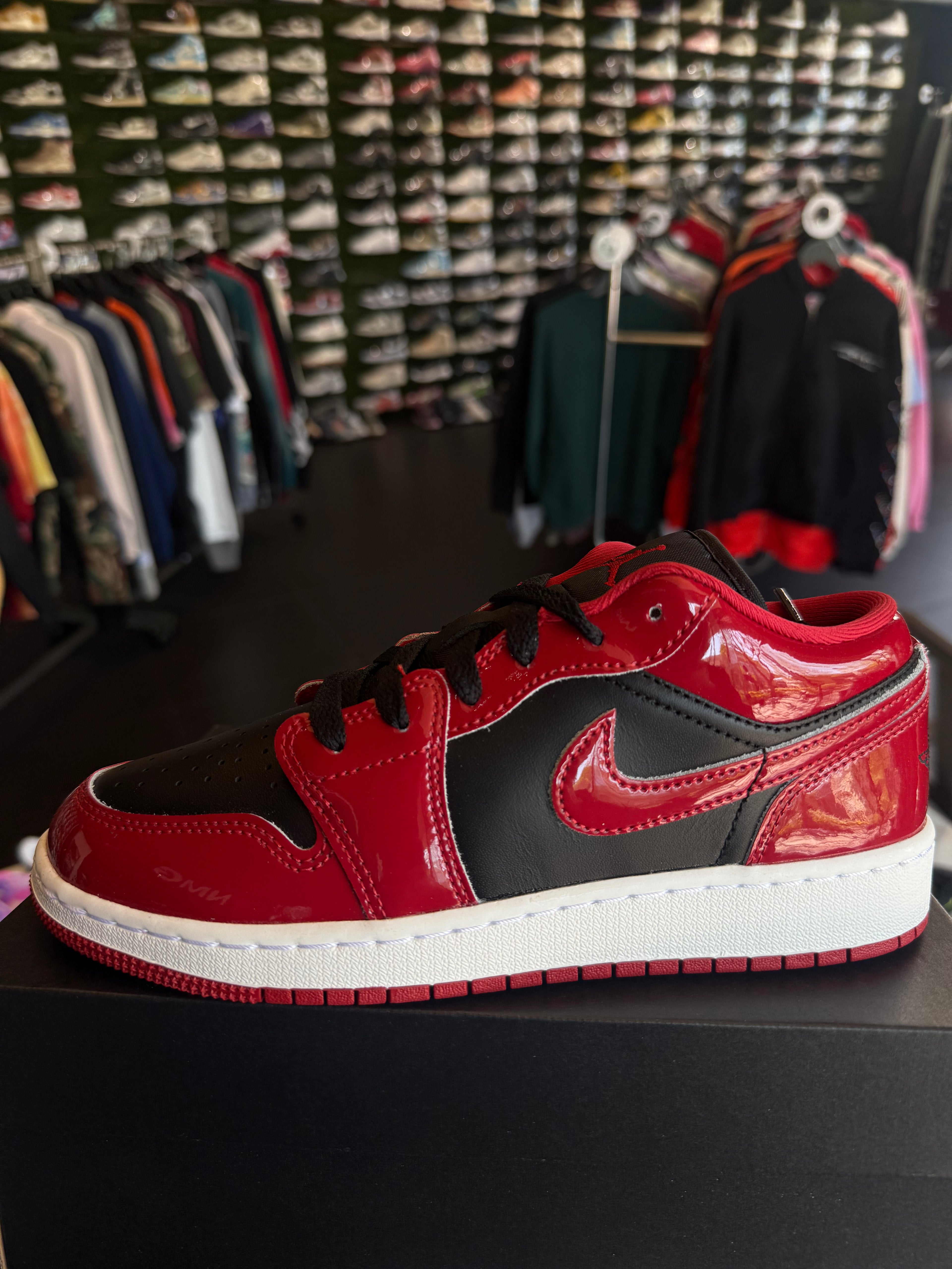 Jordan 1 low patent bred