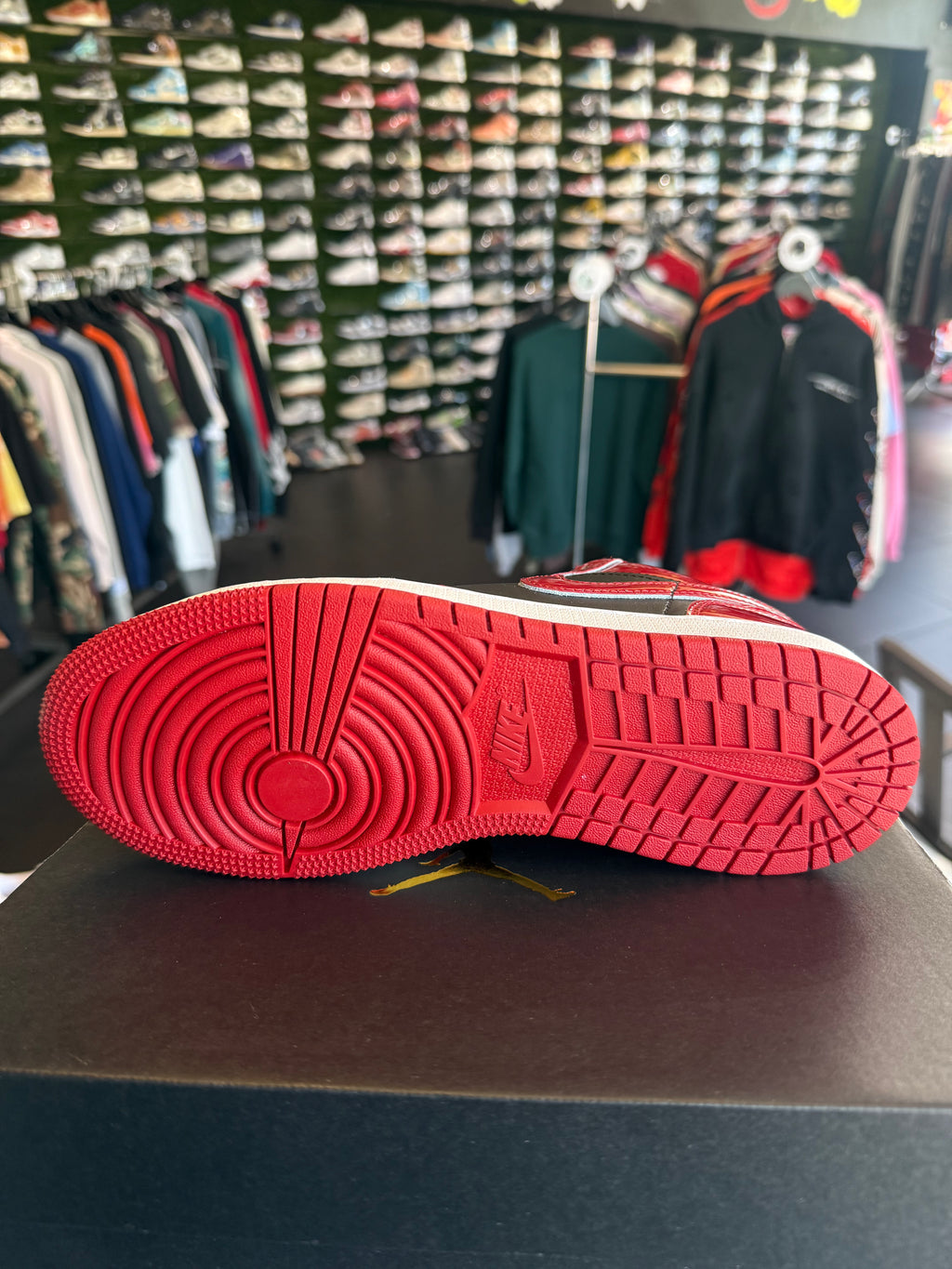 Jordan 1 low patent bred