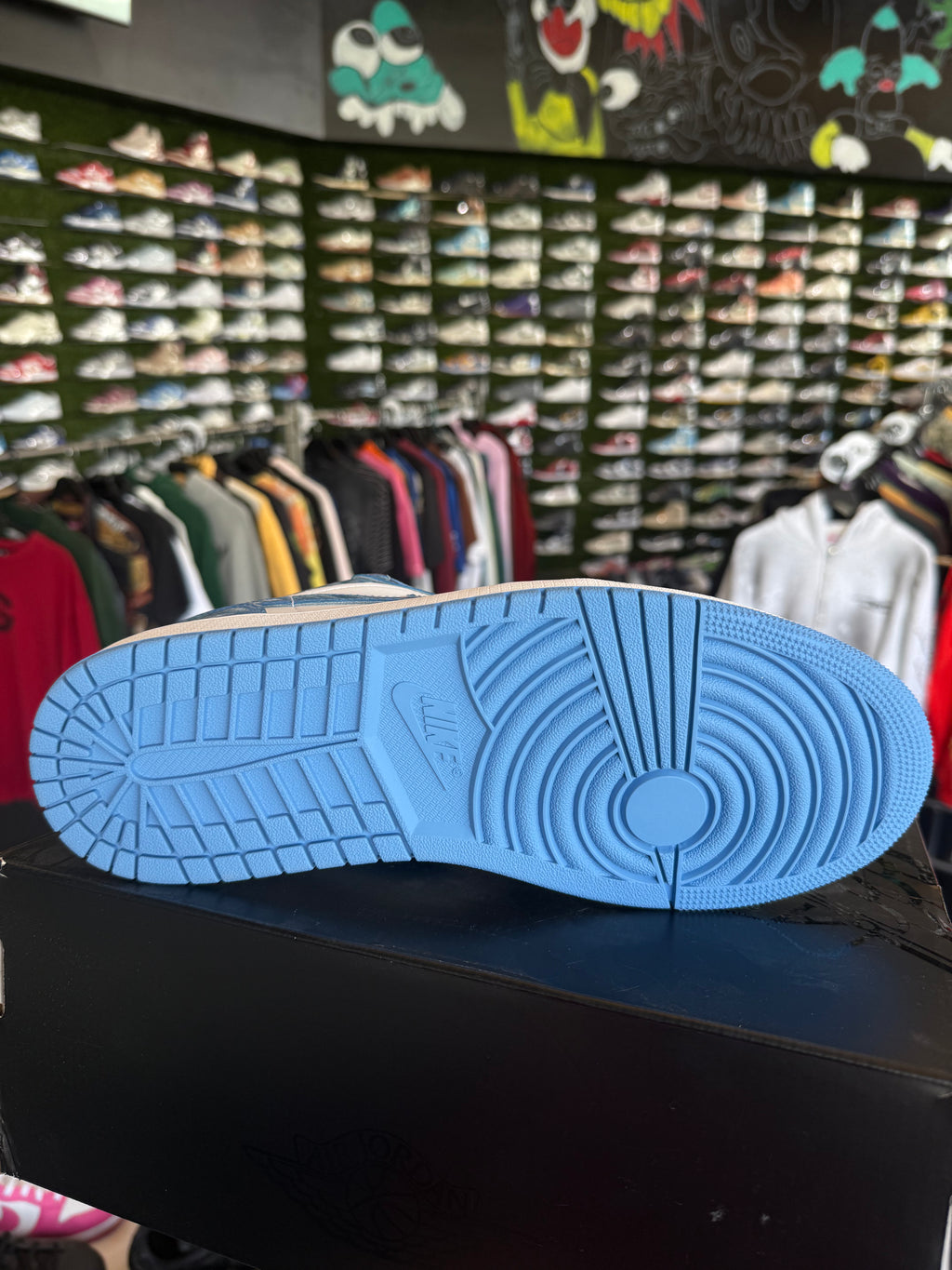 Jordan 1 low Legend blue