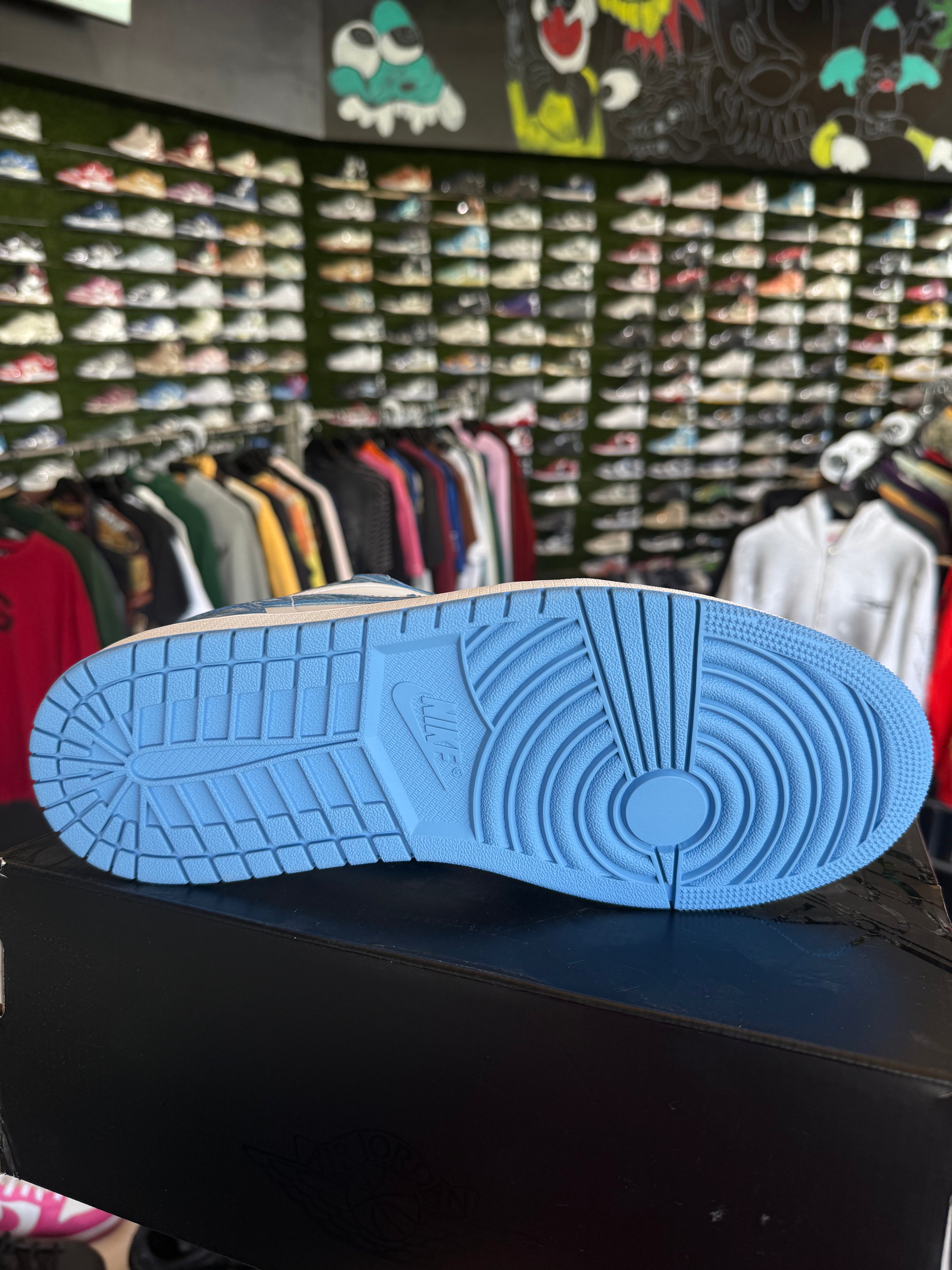 Jordan 1 low Legend blue