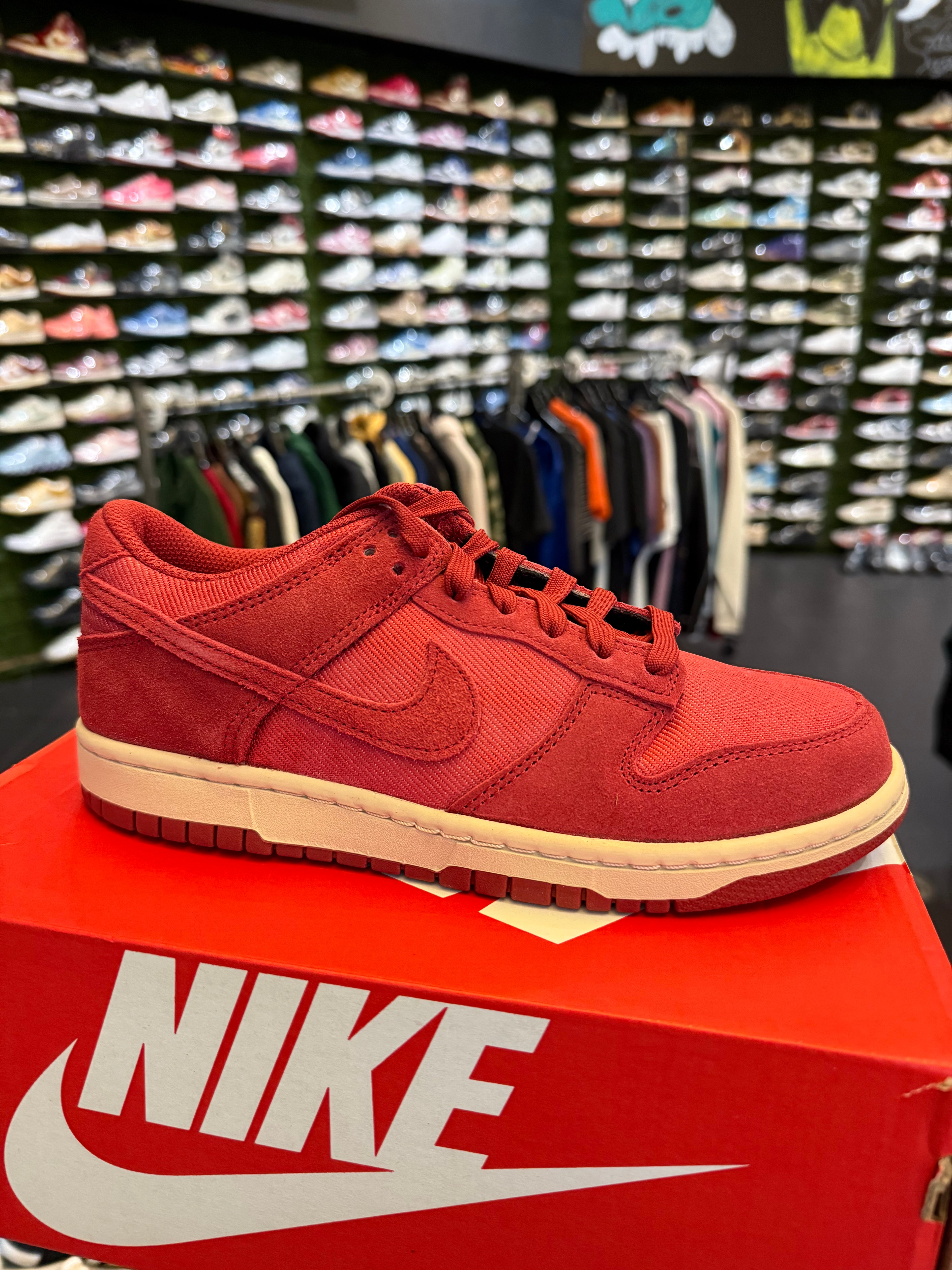 Dunk low crimson